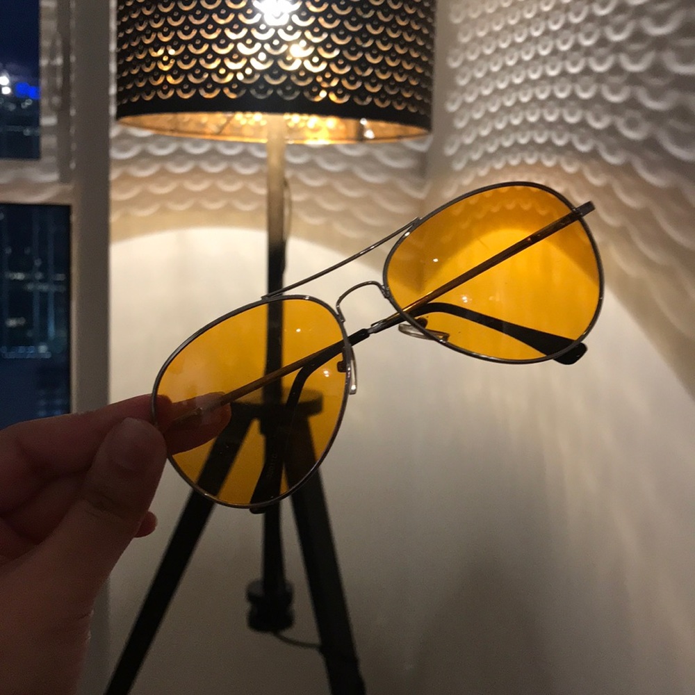 Yellow/orange aviator glasses
